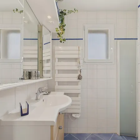 Maison Familiale Et Coloree Avec Jardin Pour 6 Holiday home *
