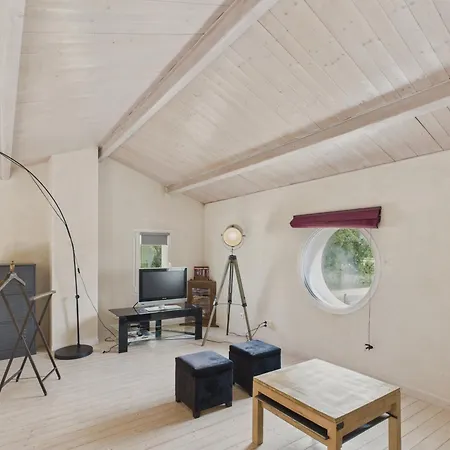 Holiday home Maison Familiale Et Coloree Avec Jardin Pour 6
