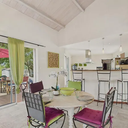 Holiday home Maison Familiale Et Coloree Avec Jardin Pour 6 Longeville-sur-Mer