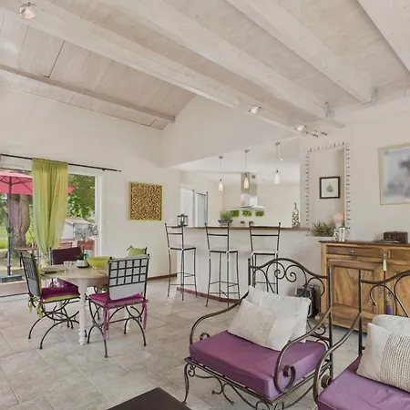 Dom wakacyjny Maison Familiale Et Coloree Avec Jardin Pour 6