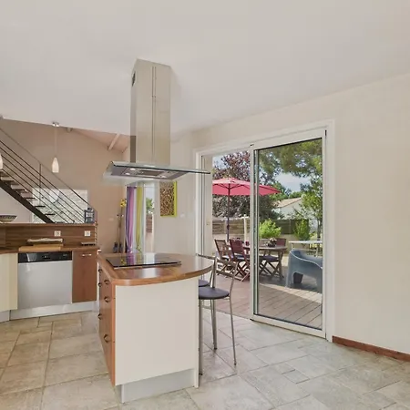 Maison Familiale Et Coloree Avec Jardin Pour 6 *