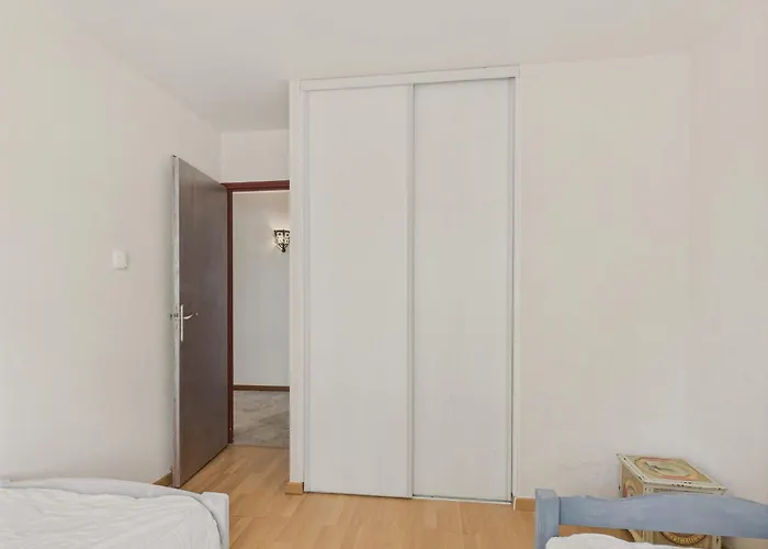 Hébergement de vacances Maison Familiale Et Colorée Avec Jardin Pour 6 *