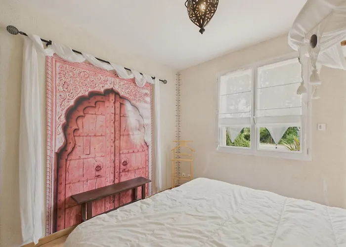 Maison Familiale Et Colorée Avec Jardin Pour 6 *